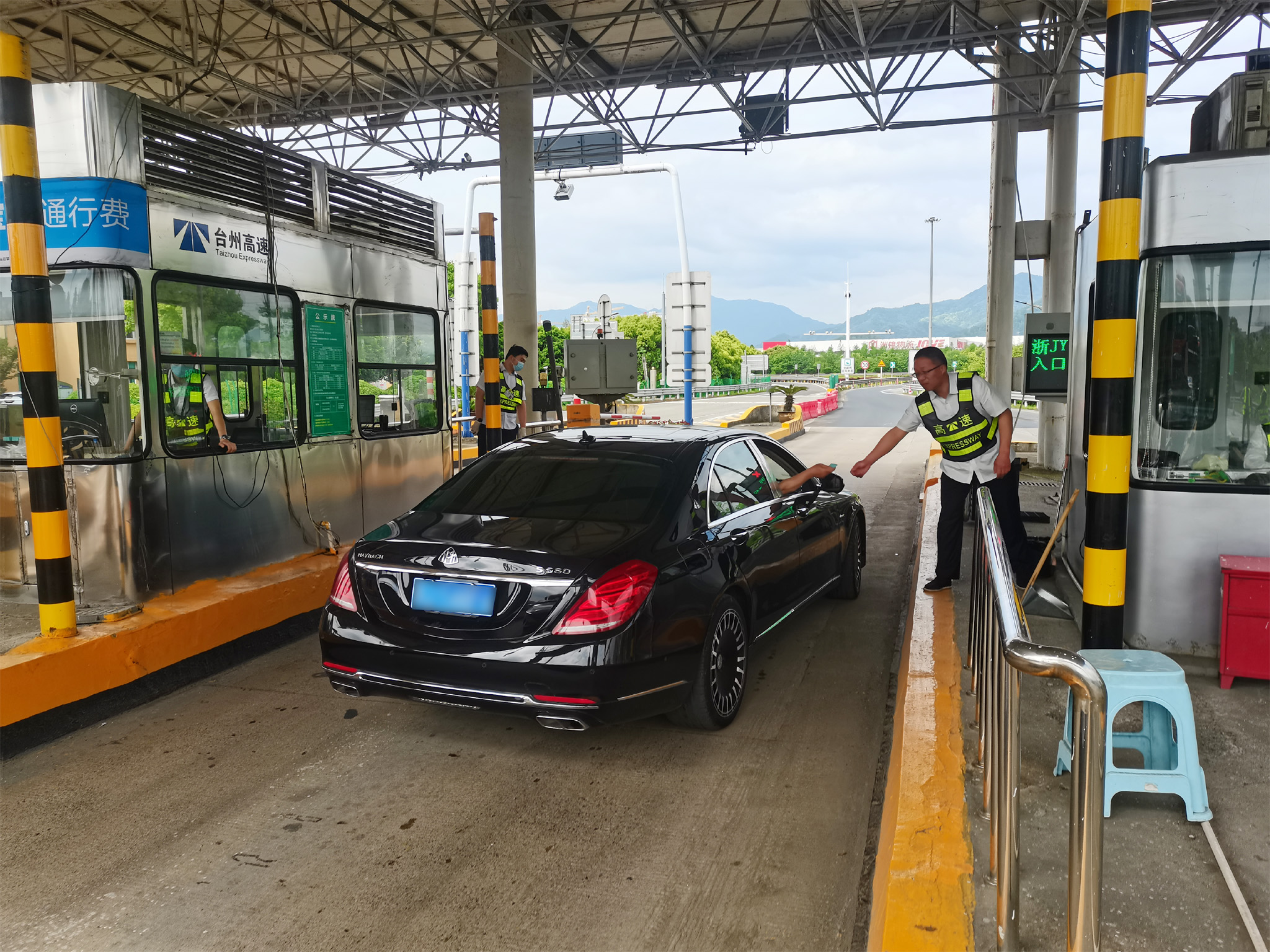 1682269975756372.jpg 一車道多系統(tǒng)使用現(xiàn)場.jpg